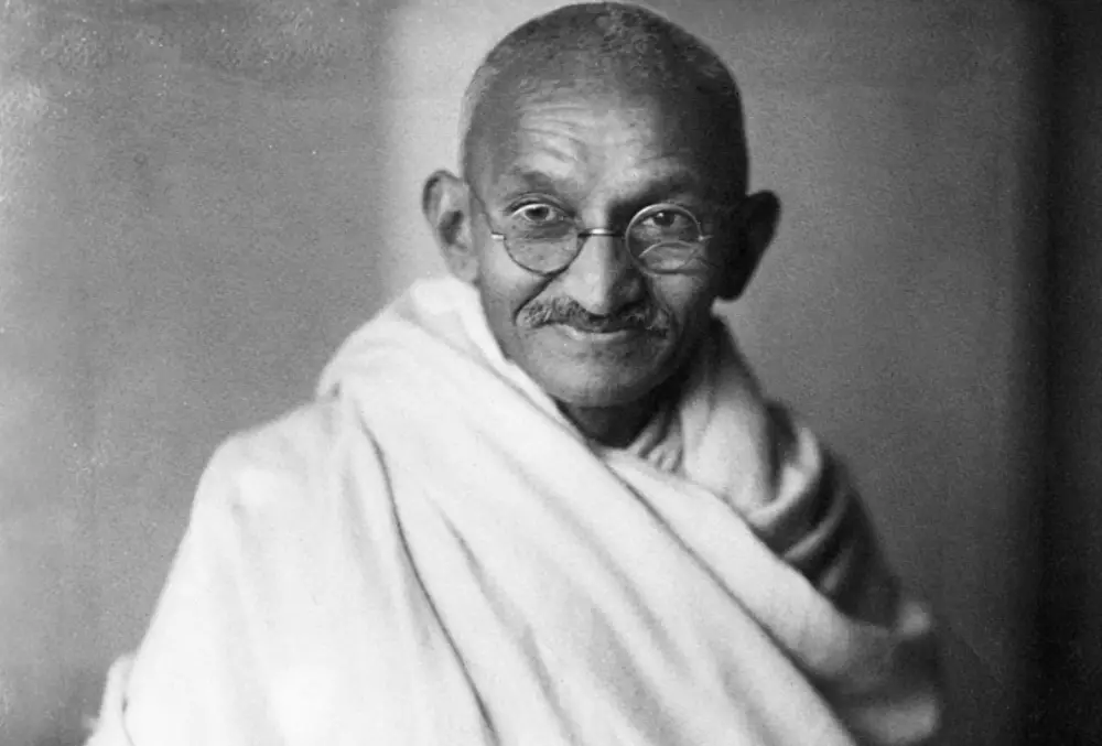 Махатма Ганди. Визионерский стиль управления дальновидного лидера-слуги