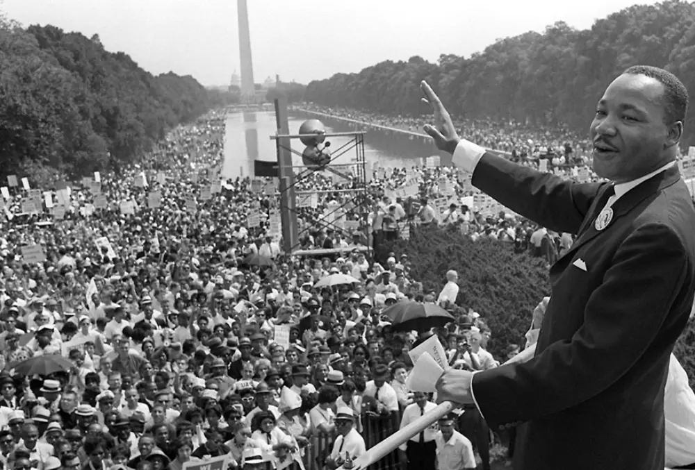 Мартин Лютер Кинг младший: Визионерский стиль управления трансформационного дальновидного лидера