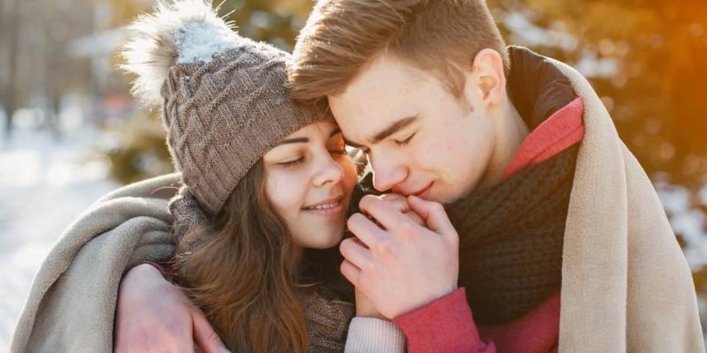 Молодая пара: первые признаки влюбленности
