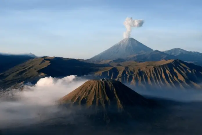 Вулкан в Индонезии, фото вулкана