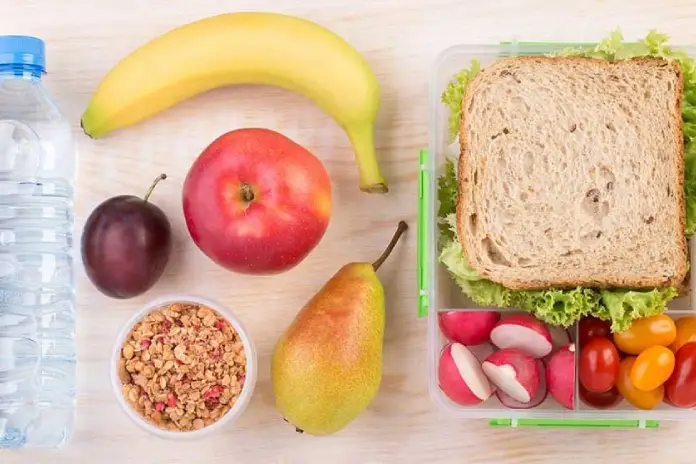 10 вариантов вкусных и быстрых рецептов: полезный перекус на работе без лишних хлопот