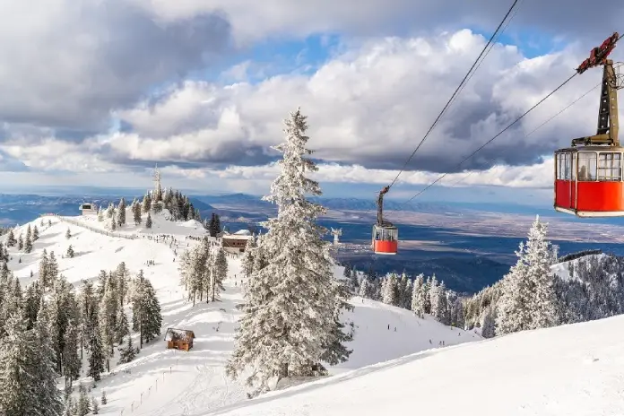Отдых в горах зимой: 10 стран для снежного приключения