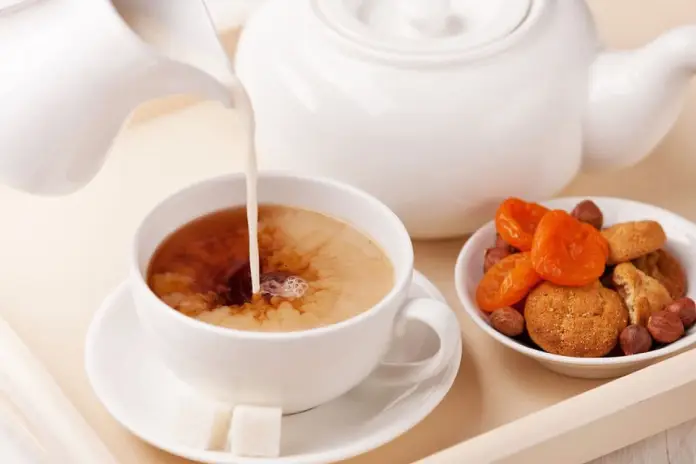 Черный чай с молоком: что говорит о вас этот мягкий выбор вкуса