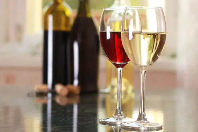 Тонкий диалог вкусов: красное и белое вино без споров