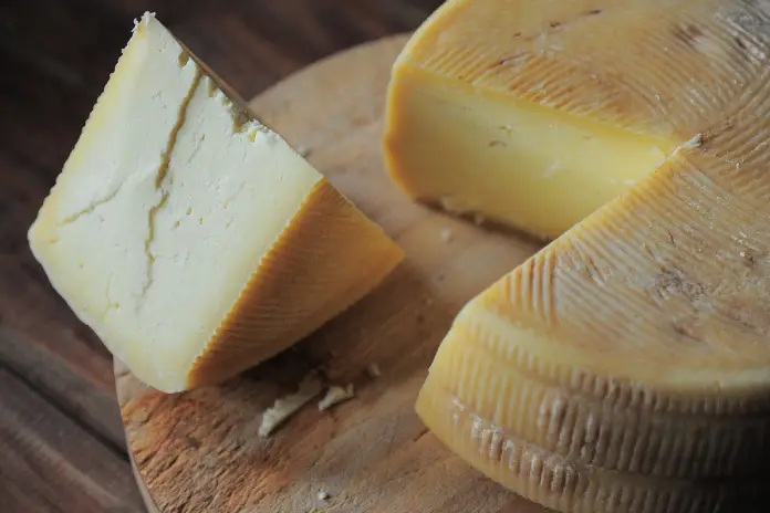 Тайна вкуса: какой древний сыр считается самым первым в мире