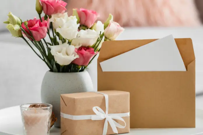 Подарок женщине на 8 марта: идеи, которые подарят радость