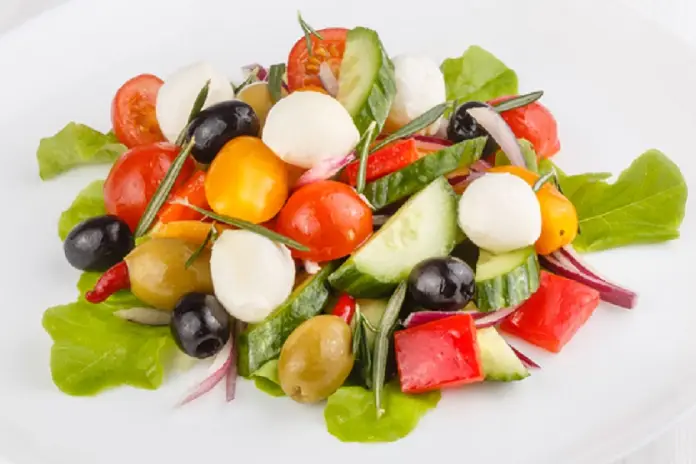 Свежесть и легкость: салаты на диете для быстрого и вкусного похудения